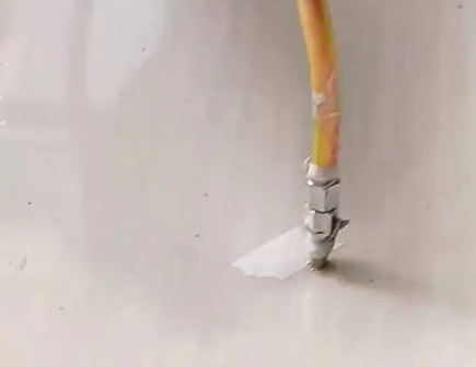 石渠瓷砖空鼓维修公司专业解答在瓷砖铺贴过程中，如果使用的砂料过粗（如全部使用了粗砂），可能会导致以下问题